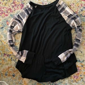 Long plaid sleeve shirt